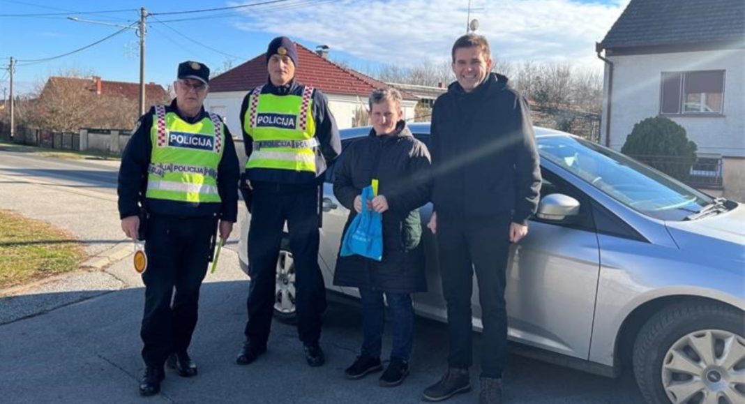 I ove godine međimurski policajci za Božić nagrađuju najsavjesnije vozače I ove godine međimurski policajci za Božić nagrađuju najsavjesnije vozače