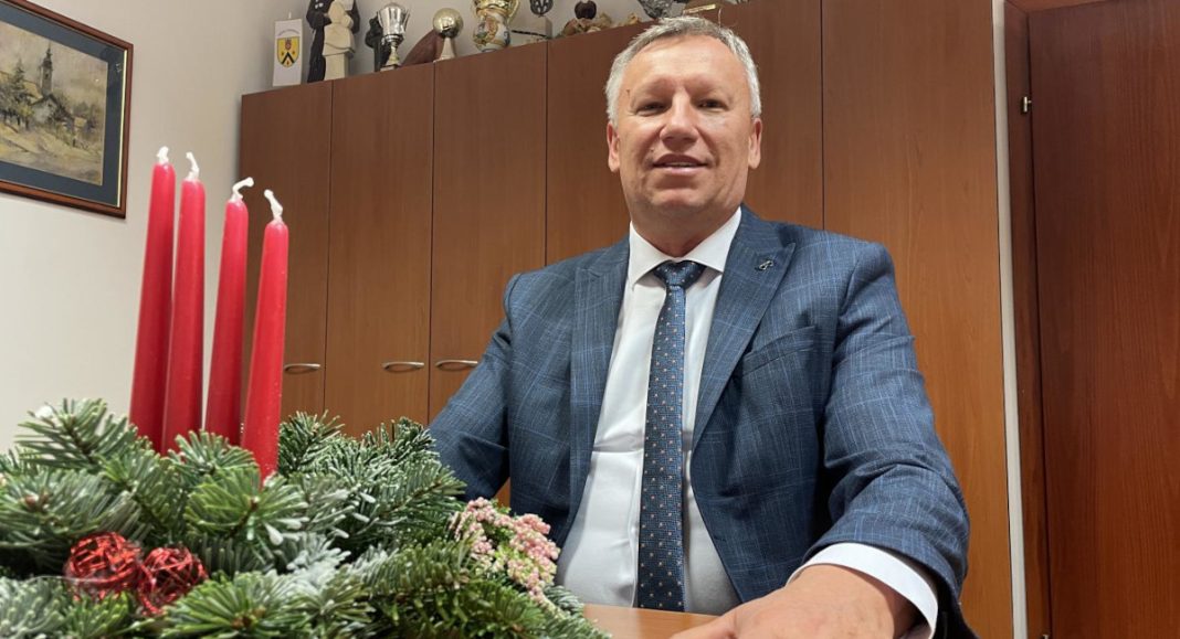 Načelnik Martin Srša: „Božićni blagdani prilika su da se osvrnemo na zajednički put i vrijednosti koje nas povezuju” Načelnik Martin Srša: „Božićni blagdani prilika su da se osvrnemo na zajednički put i vrijednosti koje nas povezuju”