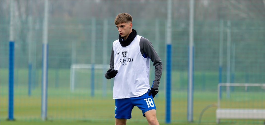 Niko Farkaš na pripremama s Osijekom Niko Farkaš na pripremama s Osijekom