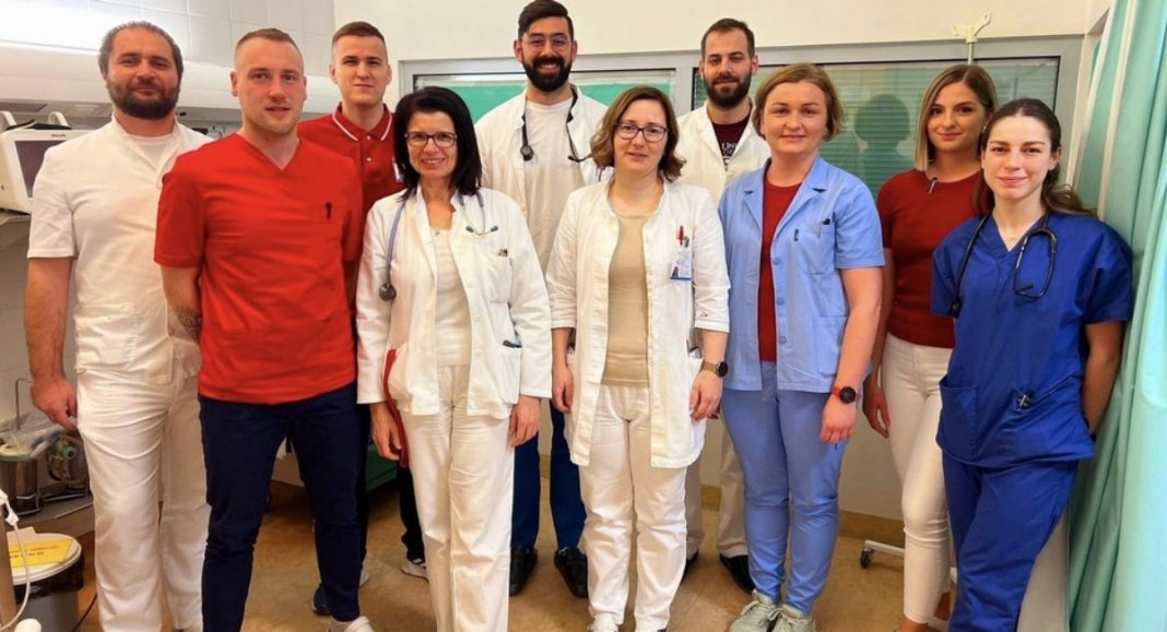 FOTO Dok smo mi slavili, oni su noćas spašavali živote FOTO Dok smo mi slavili, oni su noćas spašavali živote