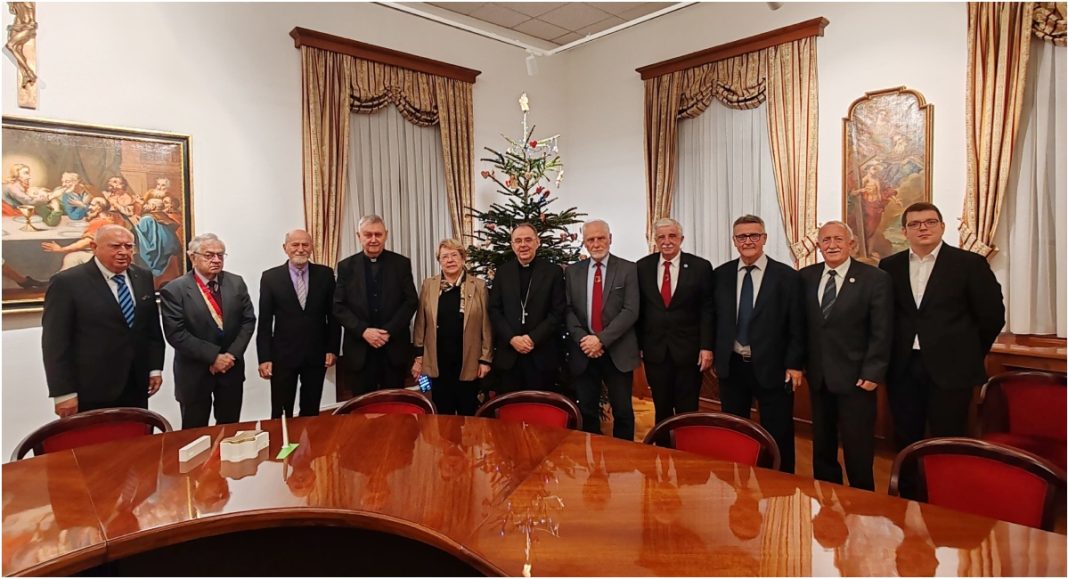 Zrinska garda Čakovec čestitala Božić i Novu godinu varaždinskim biskupima Zrinska garda Čakovec čestitala Božić i Novu godinu varaždinskim biskupima