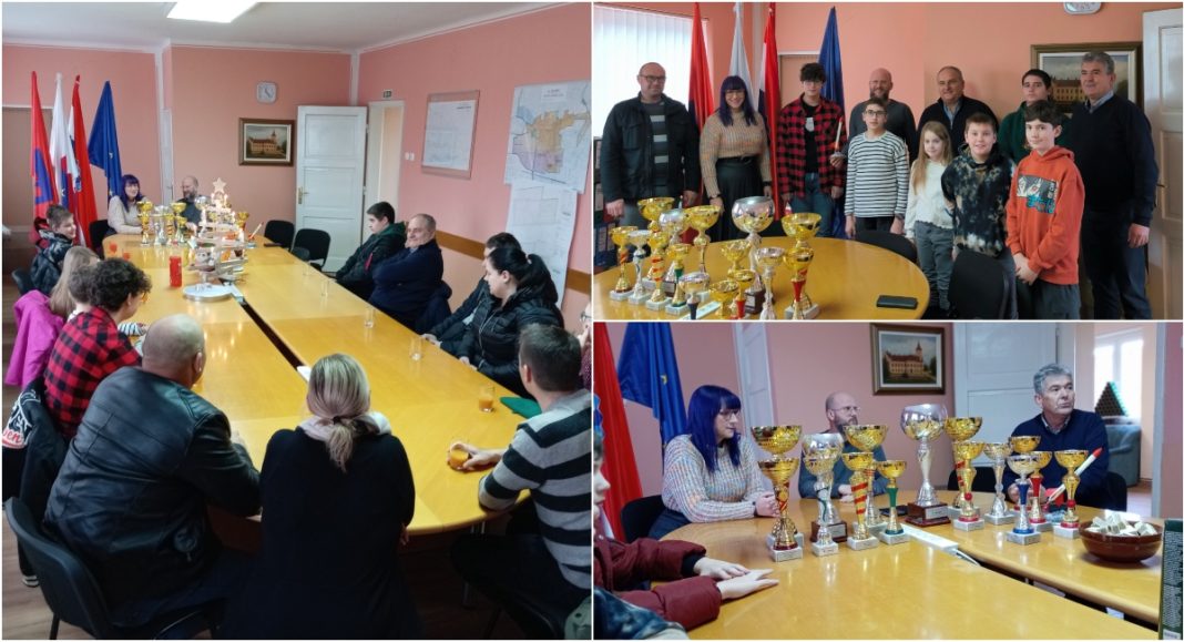 Modelari Aerokluba Međimurje na prijemu kod načelnika Matije Ladića Modelari Aerokluba Međimurje na prijemu kod načelnika Matije Ladića