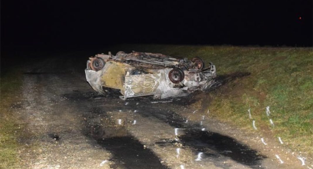 19-godišnji mladić izletio automobilom izvan kolnika, gdje se automobil prevrnuo na krov i zapalio 19-godišnji mladić izletio automobilom izvan kolnika, gdje se automobil prevrnuo na krov i zapalio