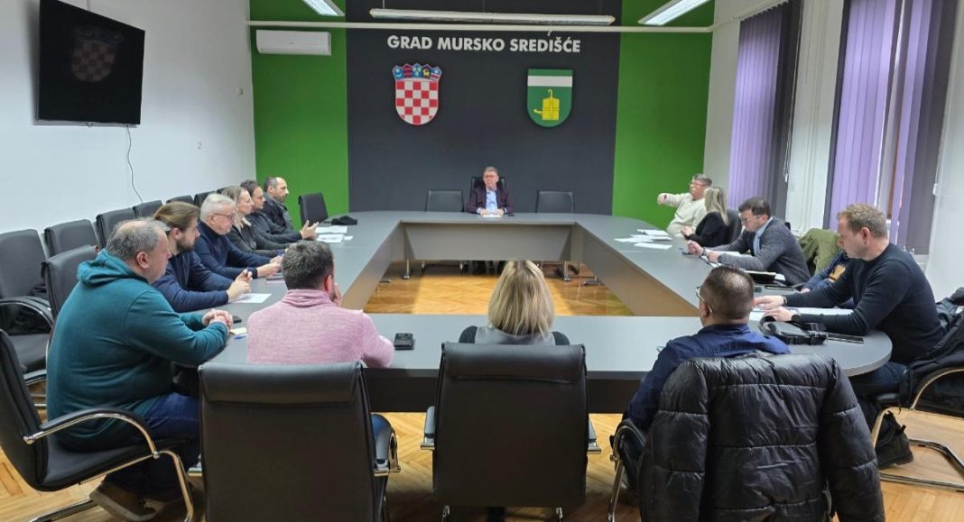 Održan radni sastanak u svrhu brzih i adekvatnih reakcija kroz vremenske nepogode Održan radni sastanak u svrhu brzih i adekvatnih reakcija kroz vremenske nepogode