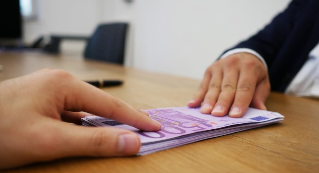 Evo koliki kredit može dići bračni par s 2500 eura Evo koliki kredit može dići bračni par s 2500 eura