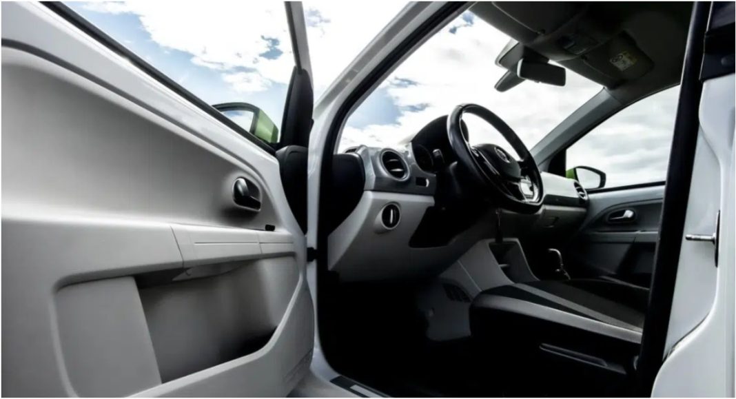 Iz nezaključanog automobila ukraden mobitel Iz nezaključanog automobila ukraden mobitel