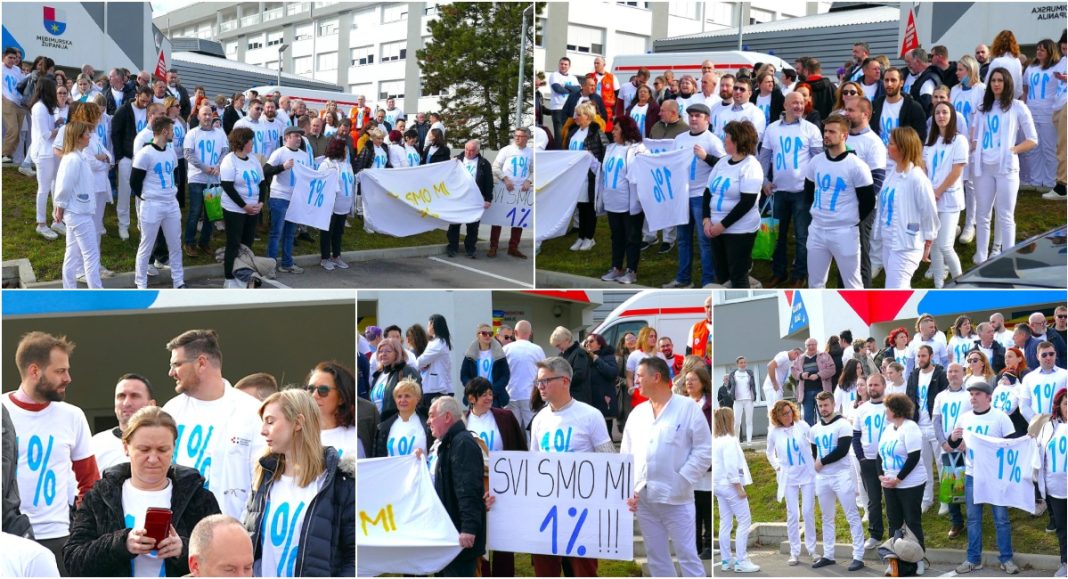 FOTO/VIDEO Tihi protest medicinskog i tehničkog osoblja u znak podrške kirurzima: “Svi smo mi 1%” FOTO/VIDEO Tihi protest medicinskog i tehničkog osoblja u znak podrške kirurzima: “Svi smo mi 1%”