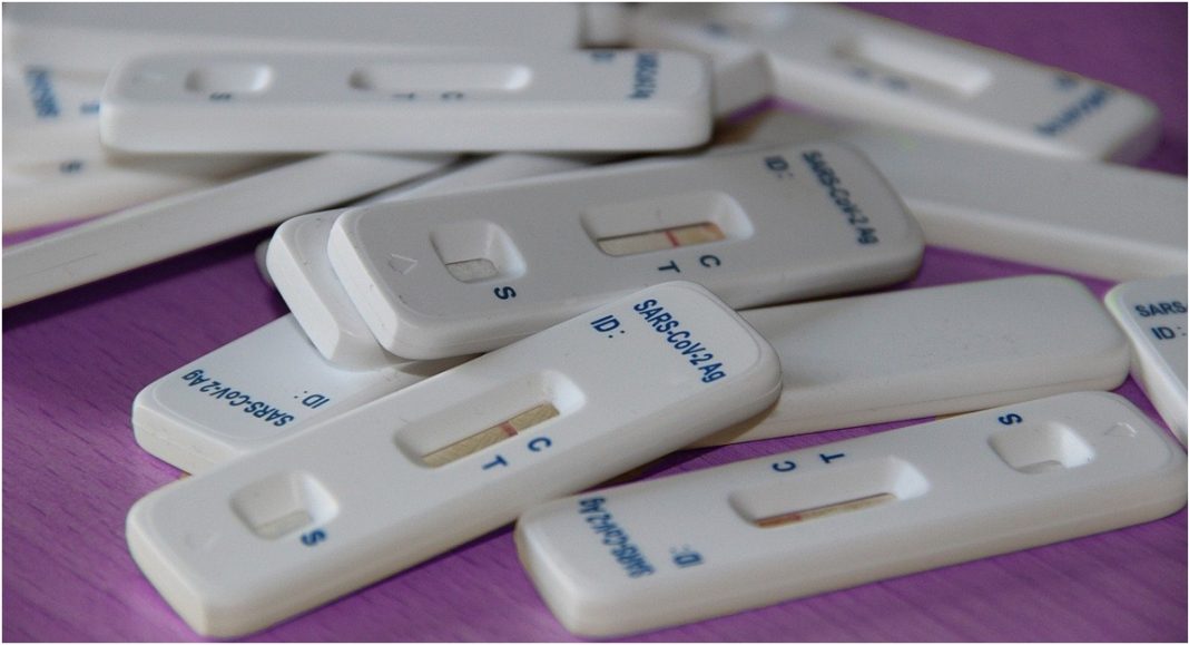 Varaždinski dvojac krivotvorenim COVID testovima zaradio 700 tisuća eura Varaždinski dvojac krivotvorenim COVID testovima zaradio 700 tisuća eura