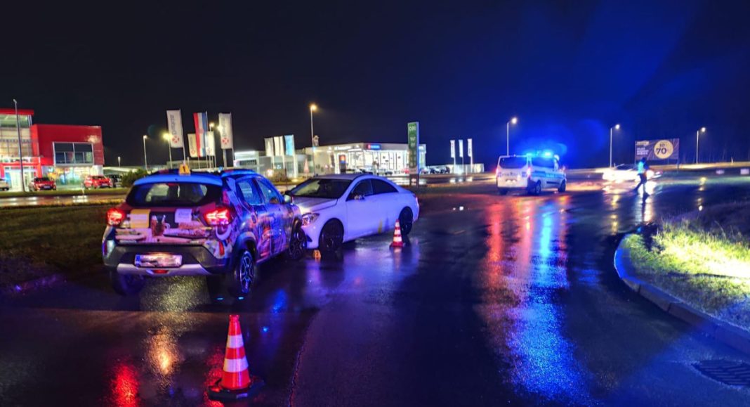 Dva osobna automobila sudarila su se u Čakovcu kod Lesnine, pri čemu je jedna osoba ozlijeđena Dva osobna automobila sudarila su se u Čakovcu kod Lesnine, pri čemu je jedna osoba ozlijeđena