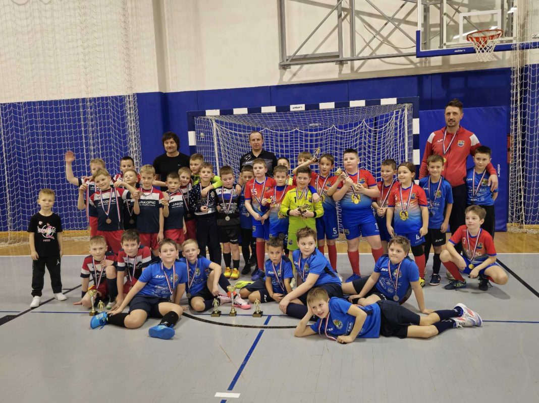 U9: Zlato pripalo NŠO Mala Subotica, domaćini odabrali najbolju petorku U9: Zlato pripalo NŠO Mala Subotica, domaćini odabrali najbolju petorku