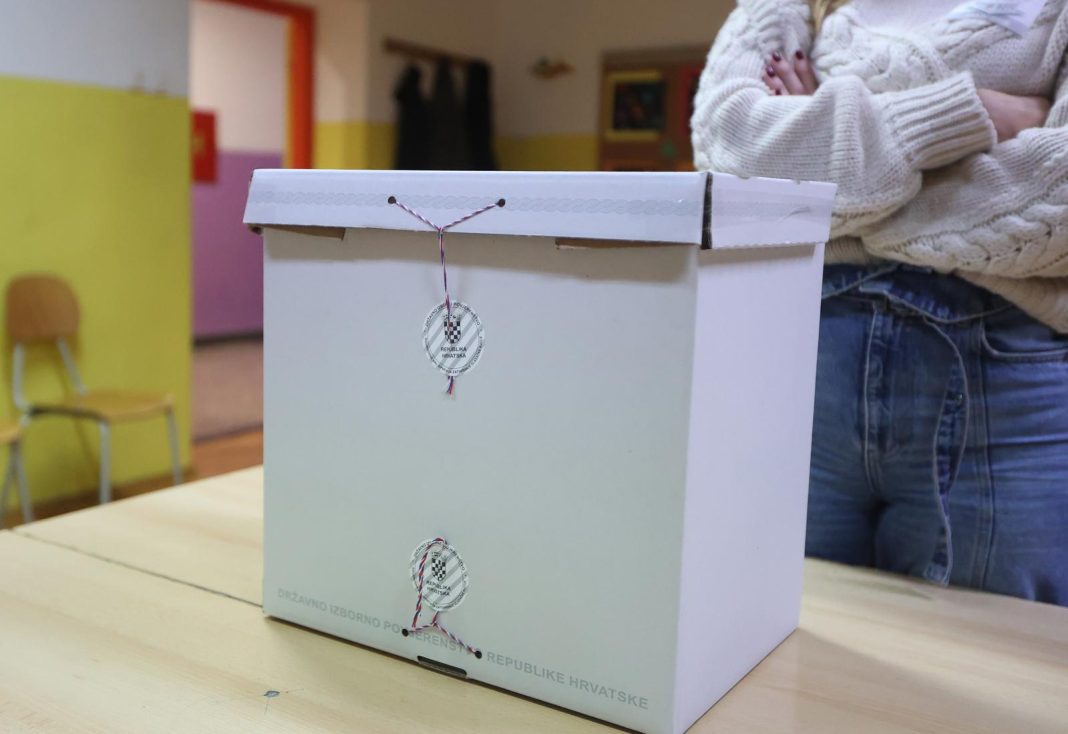 Birači s plavom potvrdom iz 1. kruga ne trebaju ponovno po nju Dusko Jaramaz/PIXSELL