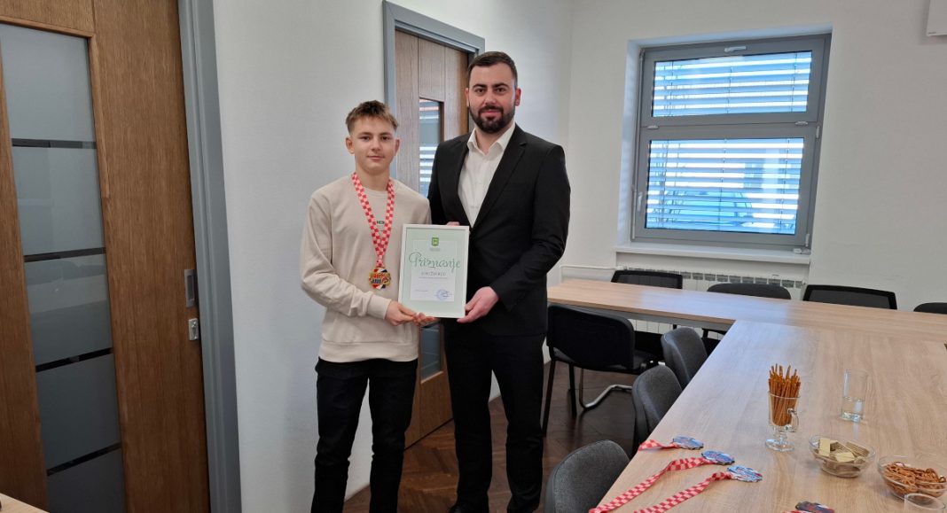 Judaš Jona Žvorc na prijemu kod načelnika Općine Nedelišće Nikole Novaka Judaš Jona Žvorc na prijemu kod načelnika Općine Nedelišće Nikole Novaka