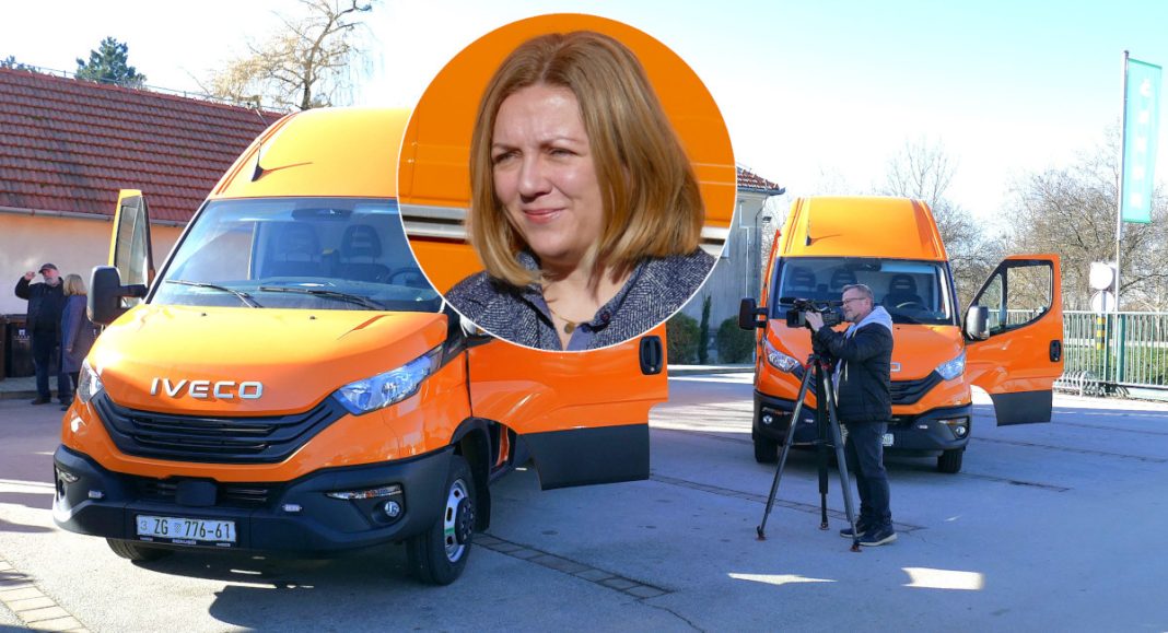 ČAKOM nabavio dva nova kombi vozila za skupljanje reciklažnog otpada! ČAKOM nabavio dva nova kombi vozila za skupljanje reciklažnog otpada!