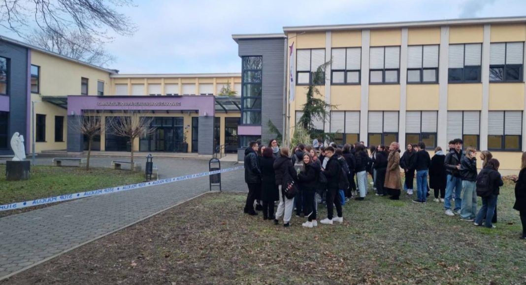 Nakon provjere utvrđeno je da su dojave o eksplozivnim napravama bile lažne Nakon provjere utvrđeno je da su dojave o eksplozivnim napravama bile lažne