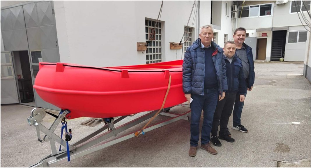 FOTO Općina Sveti Martin na Muri nabavila motorni čamac za spašavanje FOTO Općina Sveti Martin na Muri nabavila motorni čamac za spašavanje