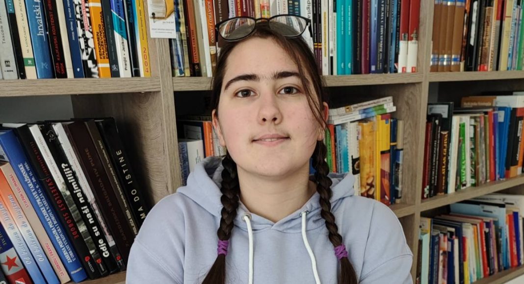 Klara Benč iz SŠ Prelog ušla među top 5 na nacionalnoj razini u projektu “Lektira na mreži” Klara Benč iz SŠ Prelog ušla među top 5 na nacionalnoj razini u projektu “Lektira na mreži”