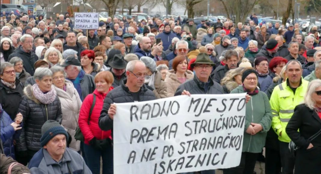 Mirno okupljanje građana u Čakovcu u znak podrške kirurzima Mirno okupljanje građana u Čakovcu u znak podrške kirurzima