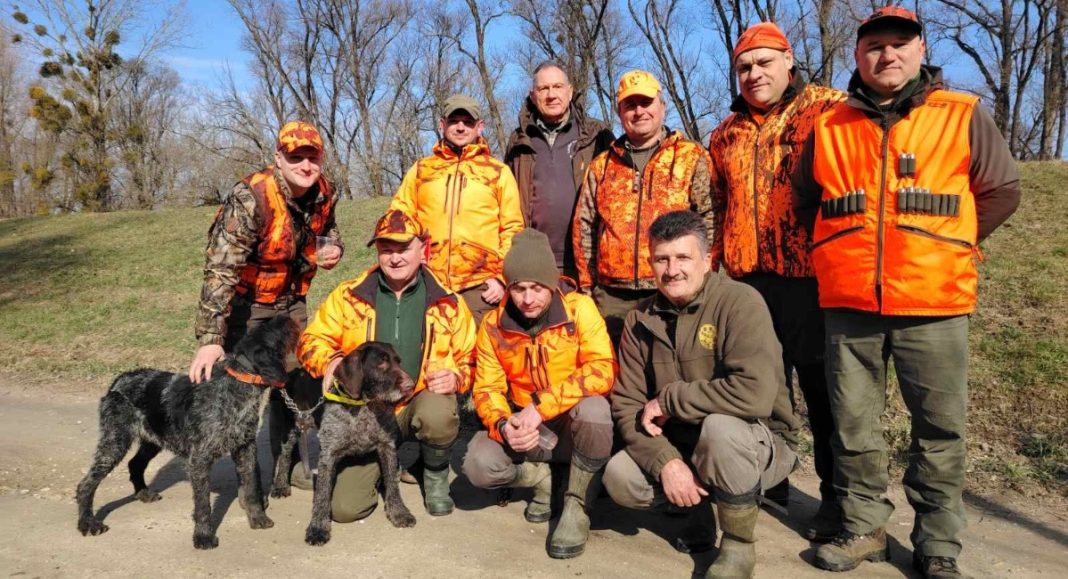 Članovi LD Jarebica Kotoriba u lovu na lisice i čagljeve Članovi LD Jarebica Kotoriba u lovu na lisice i čagljeve
