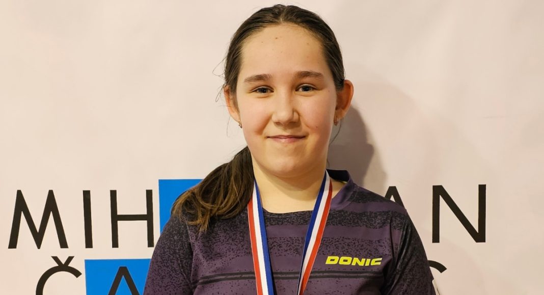 Mila Hrkec osvojila zlato u stolnom tenisu na turniru Regije Sjever Mila Hrkec osvojila zlato u stolnom tenisu na turniru Regije Sjever