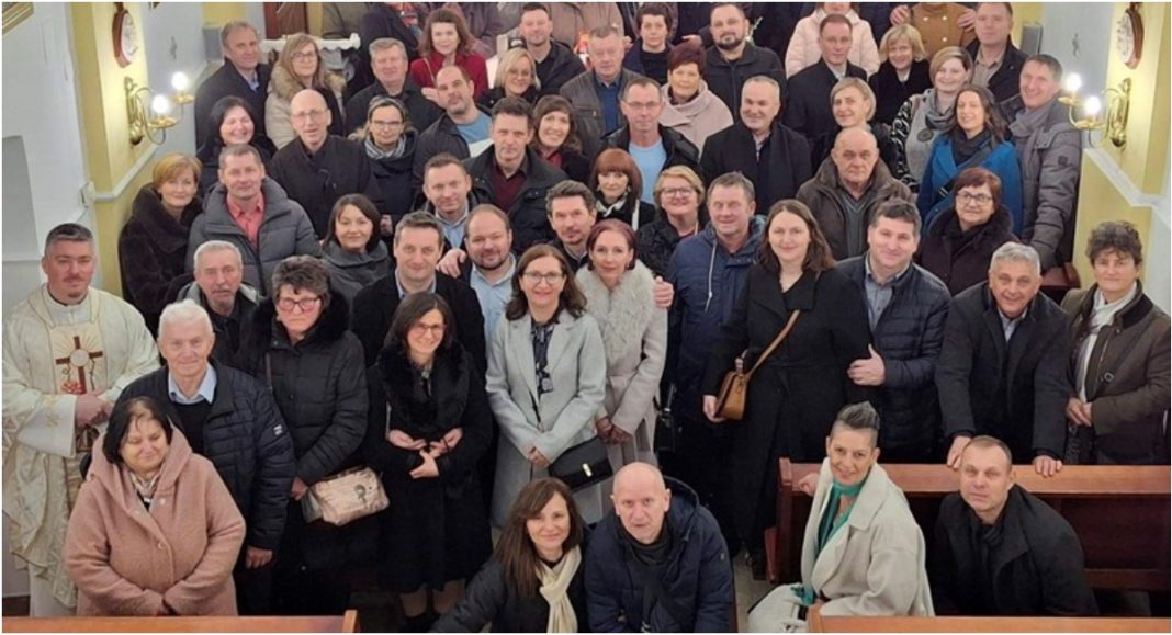 Bračni parovi u Pribislavcu uživali u druženju, plesu i zajedništvu Bračni parovi u Pribislavcu uživali u druženju, plesu i zajedništvu