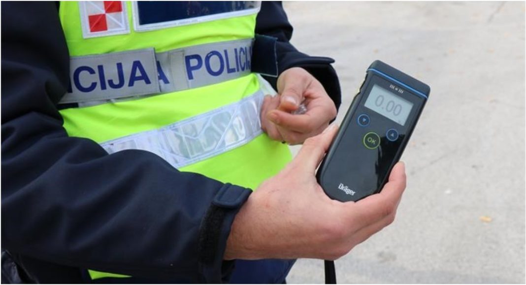Zbog upravljanja automobilom pod utjecajem alkohola 47-godišnji vozač kažnjen s 1240 eura Zbog upravljanja automobilom pod utjecajem alkohola 47-godišnji vozač kažnjen s 1240 eura