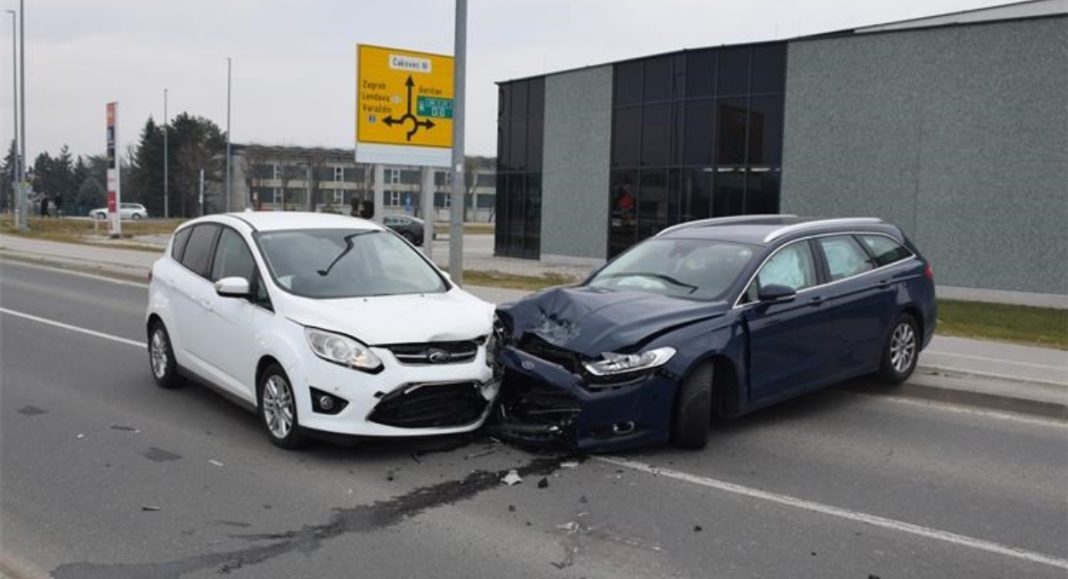 Vozač pod utjecajem alkohola izazvao nesreću i ozlijedio drugu vozačicu Vozač pod utjecajem alkohola izazvao nesreću i ozlijedio drugu vozačicu
