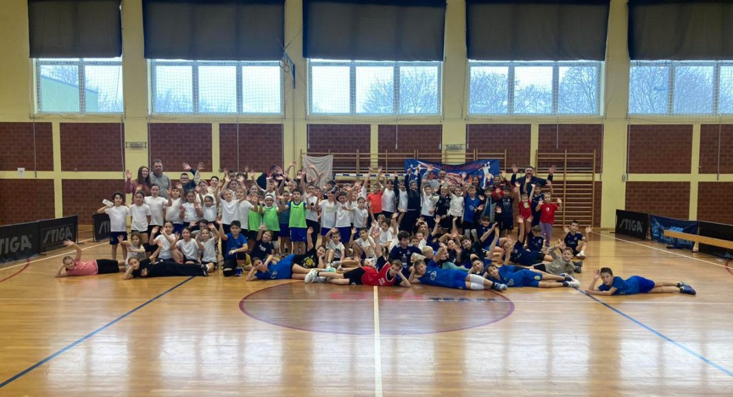 Odigrano je 3. kolo natjecanja ‘POZOJ – Mini rukometna liga’ Odigrano je 3. kolo natjecanja ‘POZOJ – Mini rukometna liga’