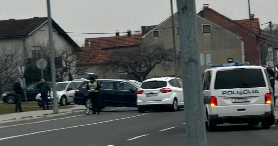 Danas poslijepodne sudar kod čakovečkog Croduxa, jedna osoba prevezena u bolnicu Danas poslijepodne sudar kod čakovečkog Croduxa, jedna osoba prevezena u bolnicu