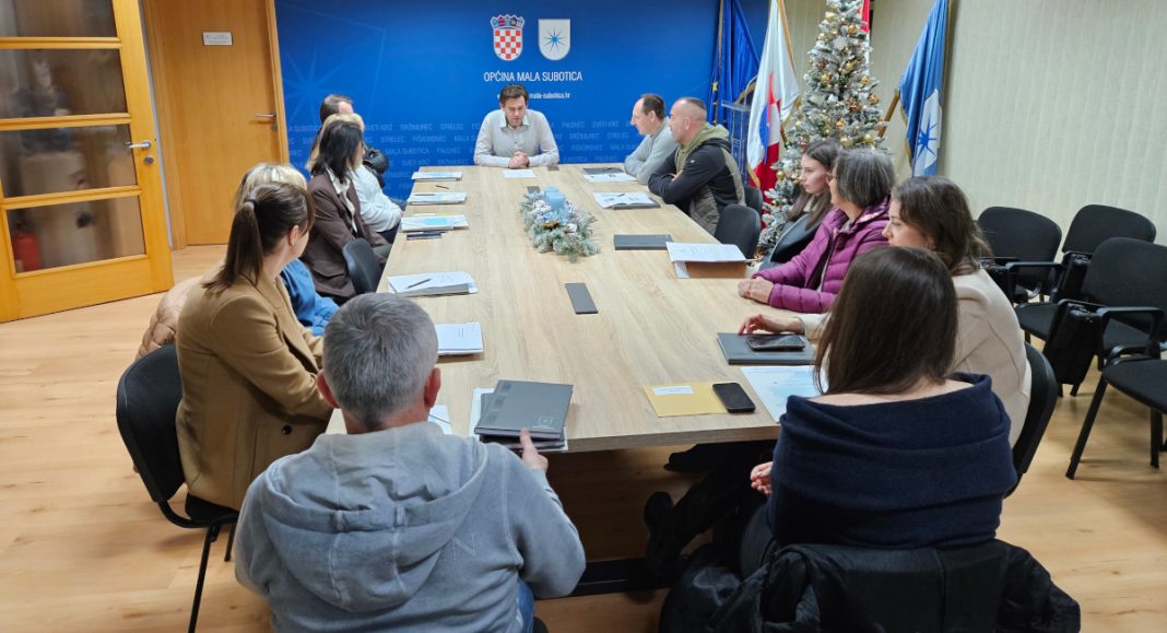 FOTO Studenti s područja Općine Mala Subotica potpisali ugovore o stipendiranju FOTO Studenti s područja Općine Mala Subotica potpisali ugovore o stipendiranju