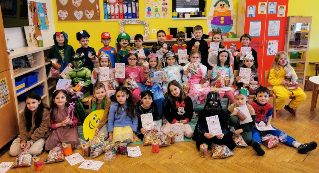 Mališani oduševili maskama, osvojili 4. mjesto i uživali u slatkim poklonima Mališani oduševili maskama, osvojili 4. mjesto i uživali u slatkim poklonima