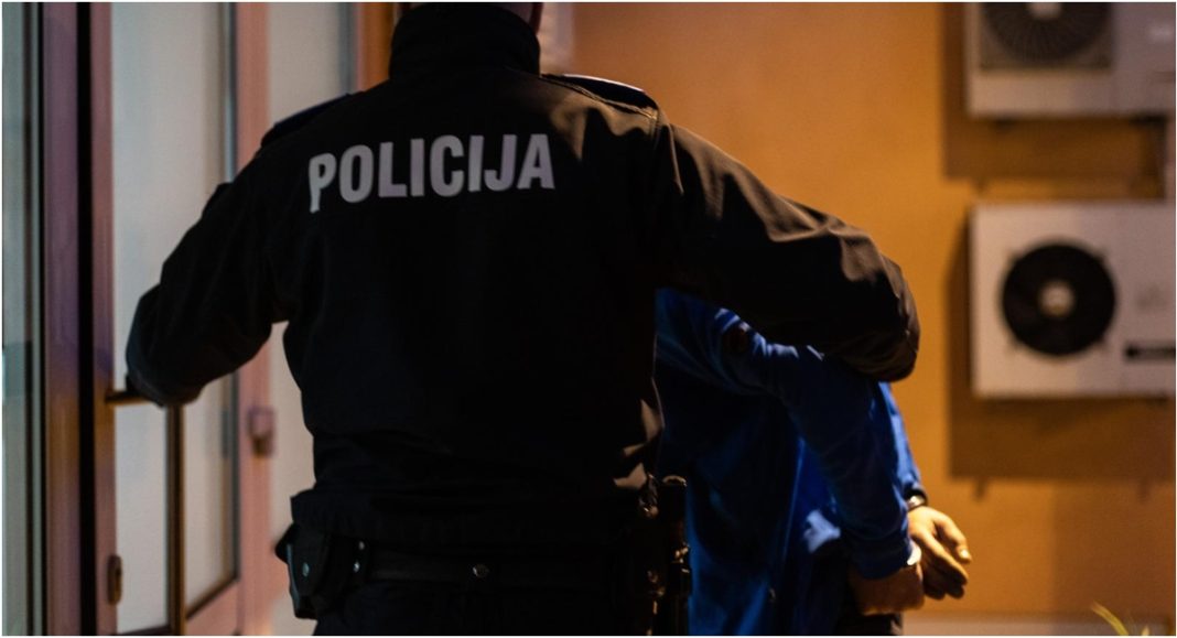 36-godišnjak uhićen zbog silovanja i teške krađe nad 70-godišnjakom 36-godišnjak uhićen zbog silovanja i teške krađe nad 70-godišnjakom