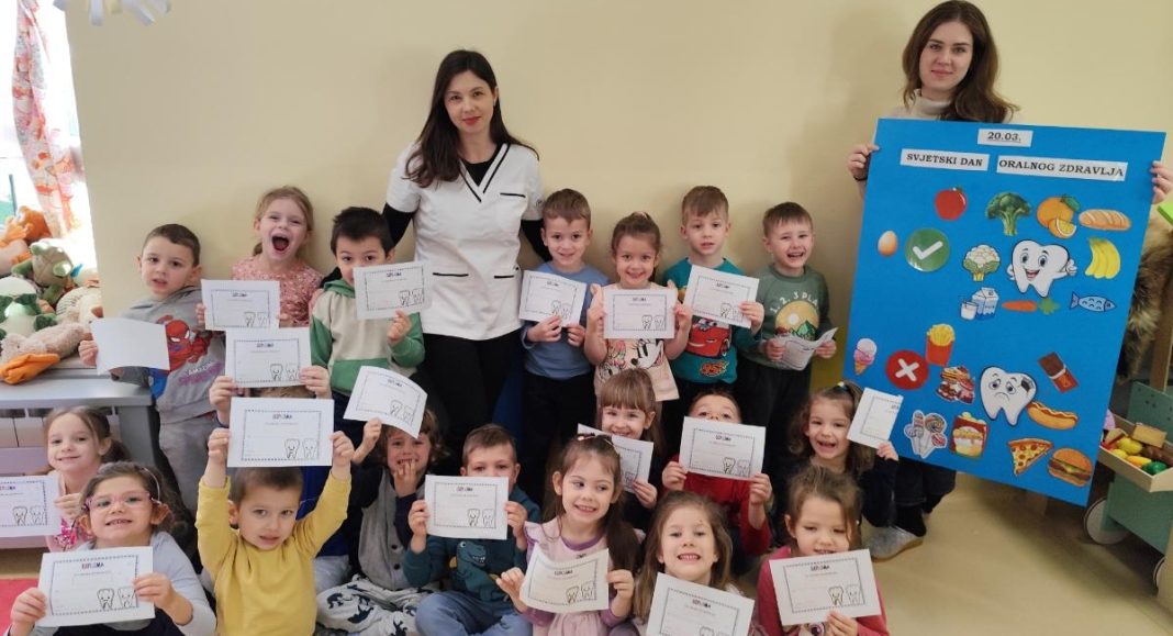FOTO Djeca vrtića „Zvončić“ kroz igru naučila pravilnu oralnu higijenu FOTO Djeca vrtića „Zvončić“ kroz igru naučila pravilnu oralnu higijenu
