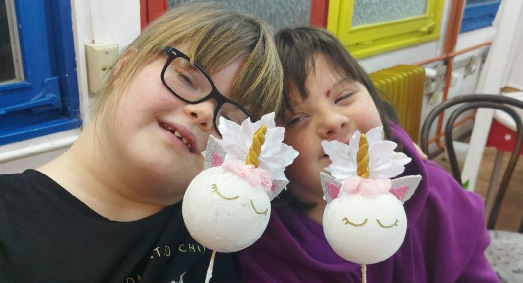 Obujte šarene čarape i podržite osobe s Down sindromom! Obujte šarene čarape i podržite osobe s Down sindromom!