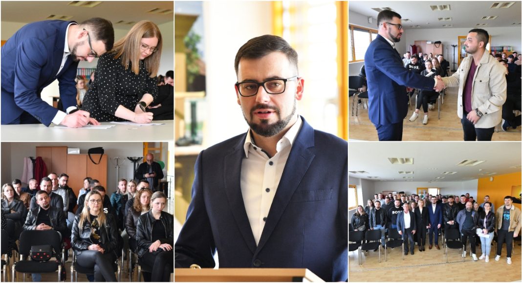 FOTO Svečano potpisani prvi ugovori o sufinanciranju kamata za stambene kredite FOTO Svečano potpisani prvi ugovori o sufinanciranju kamata za stambene kredite