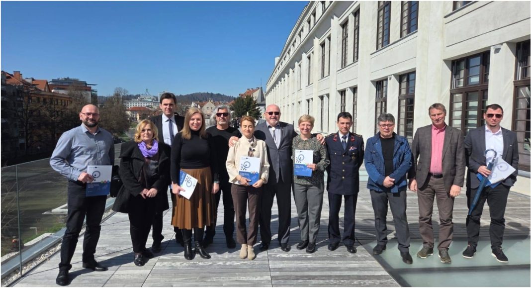 Tri udruge potpisale ugovore za male Interreg projekte Tri udruge potpisale ugovore za male Interreg projekte