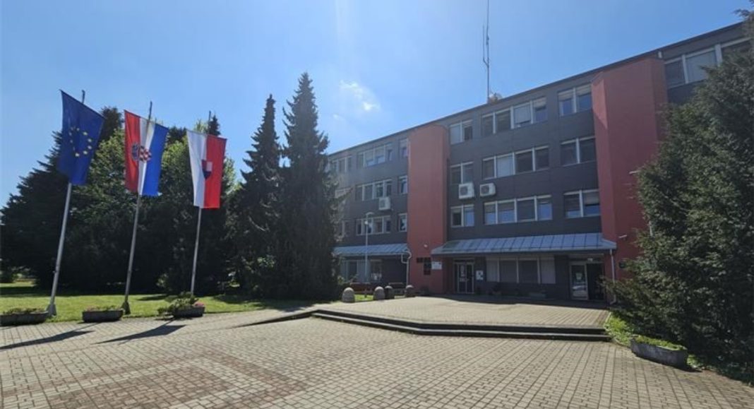 Pronađen novac kod bankomata u Čakovcu Pronađen novac kod bankomata u Čakovcu