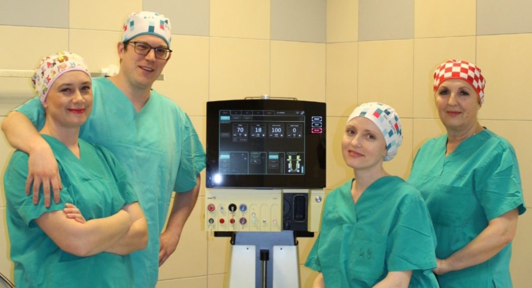 Županijska bolnica Čakovec dobila najsuvremeniju kiruršku platformu za operacije oka Županijska bolnica Čakovec dobila najsuvremeniju kiruršku platformu za operacije oka