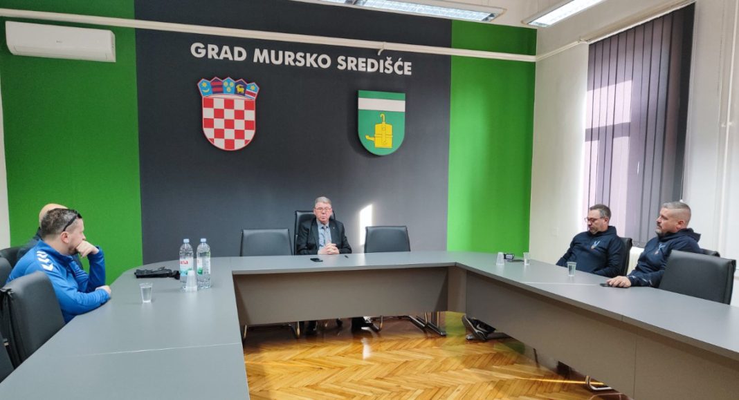 Mursko Središće ulaže u budućnost dvoranskih sportova: Gradonačelnik Srpak sastao se s klubovima Mursko Središće ulaže u budućnost dvoranskih sportova: Gradonačelnik Srpak sastao se s klubovima