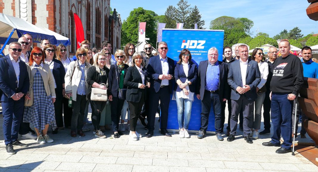 Jooj, nitko se nije sjetio da im čestita! Pa jučer je bila 35. obljetnica osnivanja međimurskog HDZ-a! Jooj, nitko se nije sjetio da im čestita! Pa jučer je bila 35. obljetnica osnivanja međimurskog HDZ-a!