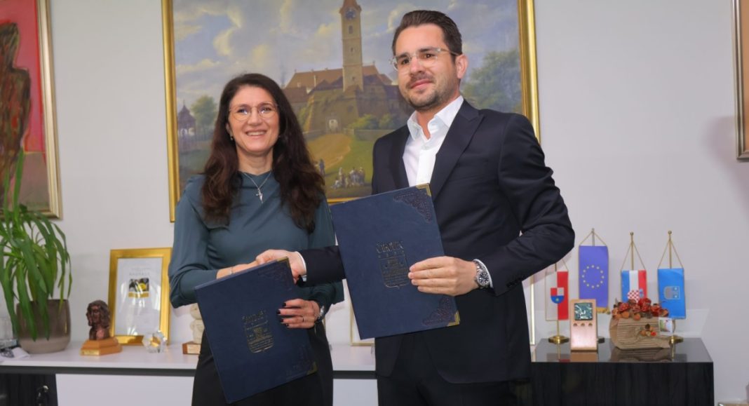 FOTO Potpisan ugovor za izgradnju javne rasvjete na čakovečkom nadvožnjaku u Zrinsko-Frankopanskoj ulici FOTO Potpisan ugovor za izgradnju javne rasvjete na čakovečkom nadvožnjaku u Zrinsko-Frankopanskoj ulici