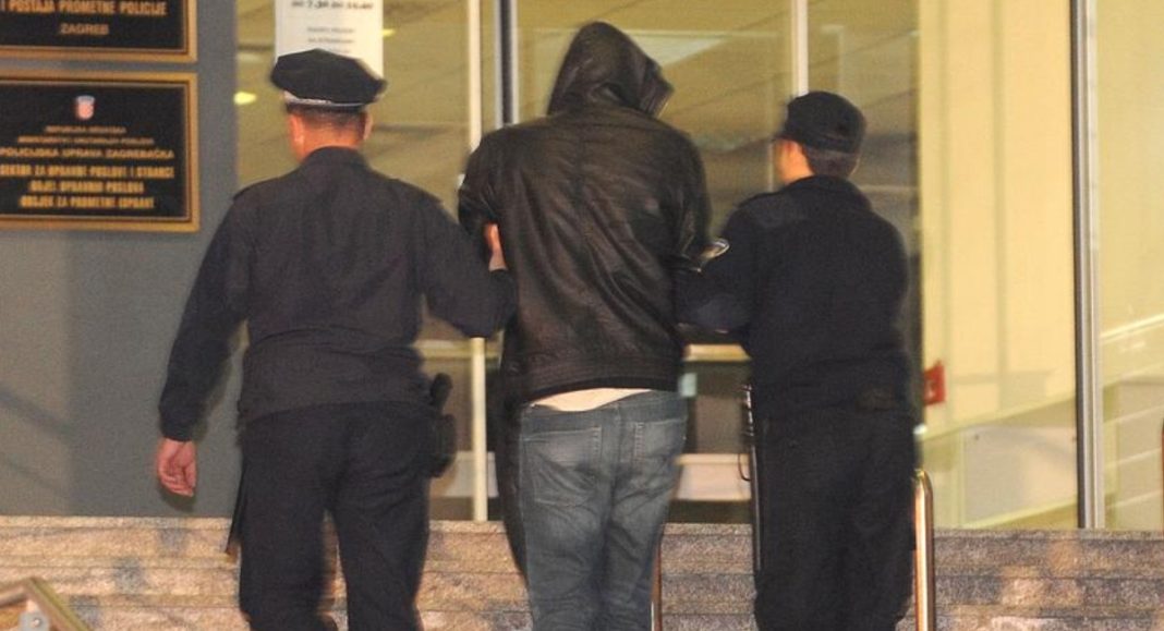 Pijan 33-godišnjak u Strahonincu narušavao javni red i mir, te posjedovao drogu Pijan 33-godišnjak u Strahonincu narušavao javni red i mir, te posjedovao drogu