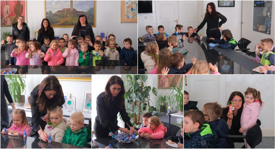 FOTO Djeca iz Dječjeg vrtića “Dječja mašta” posjetila gradonačelnicu Cividini FOTO Djeca iz Dječjeg vrtića “Dječja mašta” posjetila gradonačelnicu Cividini
