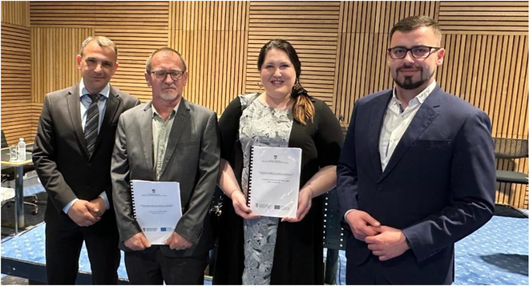 FOTO Dodijeljeni ugovori za izgradnju i dogradnju škola u Nedelišću i Vratišincu FOTO Dodijeljeni ugovori za izgradnju i dogradnju škola u Nedelišću i Vratišincu
