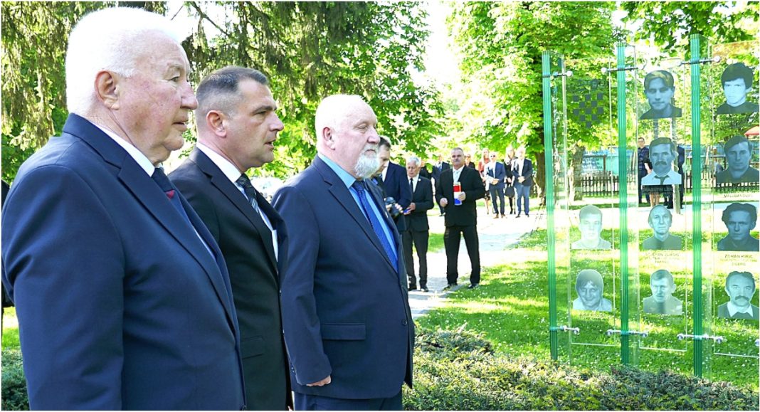 Župan Matija Posavec u srijedu će podijeliti i 8 Povelja MŽ zaslužnim građanima, među njima i dr. Magašu i dr. Kristofiću! Župan Matija Posavec u srijedu će podijeliti i 8 Povelja MŽ zaslužnim građanima, među njima i dr. Magašu i dr. Kristofiću!