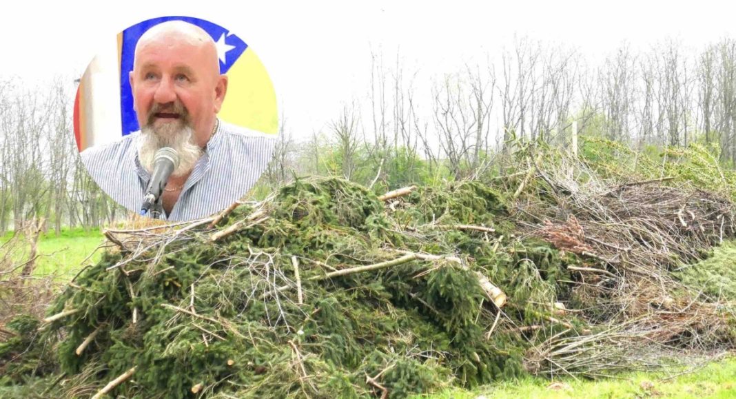 Nova lokacija je na livadi uz stazu (odvojak) od Poljske ulice prema Savskoj Vesi, domaćin Dragan Zdolec! Nova lokacija je na livadi uz stazu (odvojak) od Poljske ulice prema Savskoj Vesi, domaćin Dragan Zdolec!