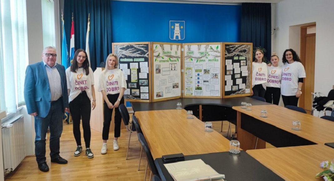 FOTO Projekt ‘Jesmo li rekli NE?’ predstavili učenici Srednje škole Prelog FOTO Projekt ‘Jesmo li rekli NE?’ predstavili učenici Srednje škole Prelog