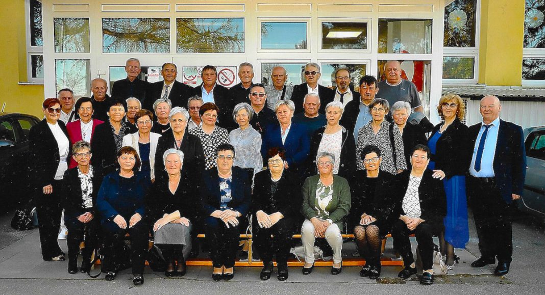 Nakon pola stoljeća ponovo u klupama OŠ Podturen! Nakon pola stoljeća ponovo u klupama OŠ Podturen!