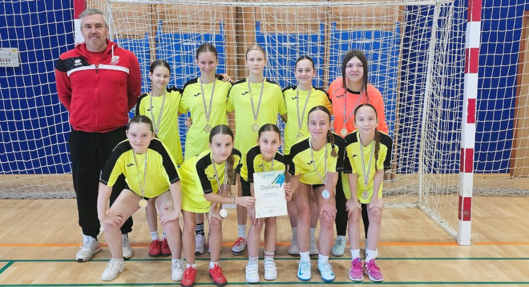 Zlato za učenice OŠ Prelog na županijskom natjecanju u futsalu Zlato za učenice OŠ Prelog na županijskom natjecanju u futsalu