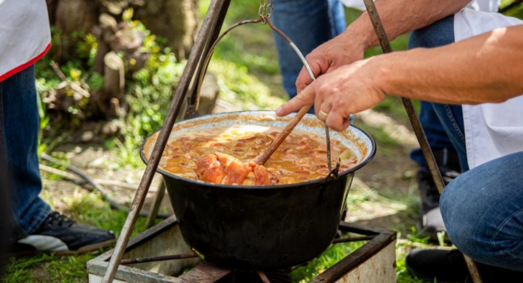 Prvomajsko druženje u Svetom Martinu: Grah iz kotlića, festival cvijeća i sajam domaćih proizvoda Prvomajsko druženje u Svetom Martinu: Grah iz kotlića, festival cvijeća i sajam domaćih proizvoda