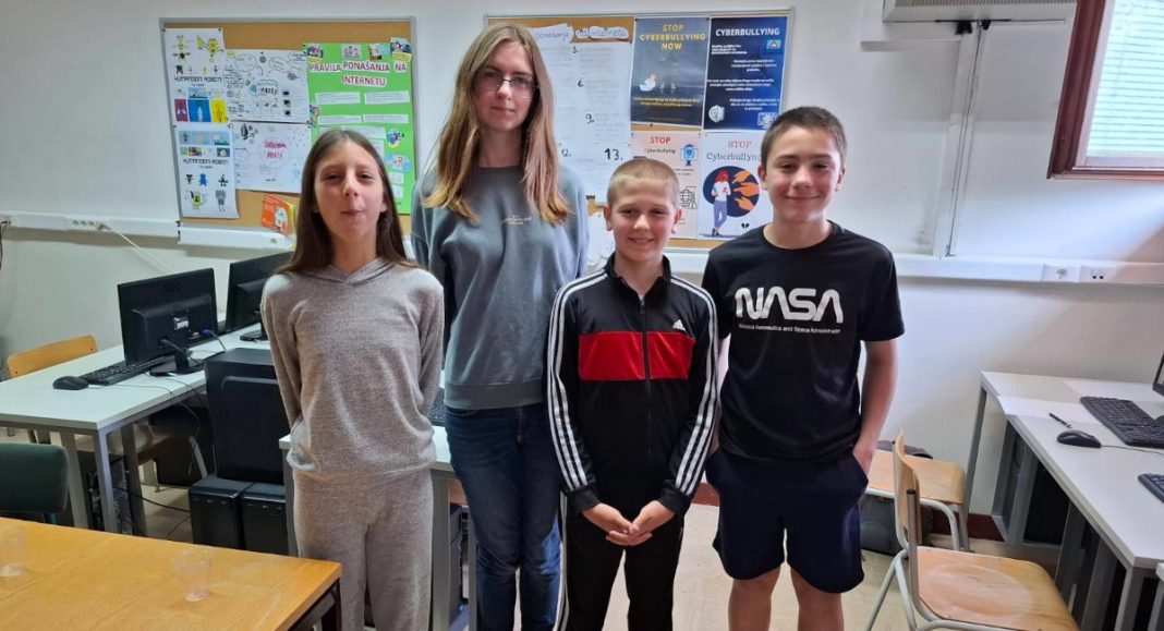 Troje učenika OŠ Ivanovec briljiralo iz engleskog jezika i izborilo plasman na Europsko prvenstvo! Troje učenika OŠ Ivanovec briljiralo iz engleskog jezika i izborilo plasman na Europsko prvenstvo!